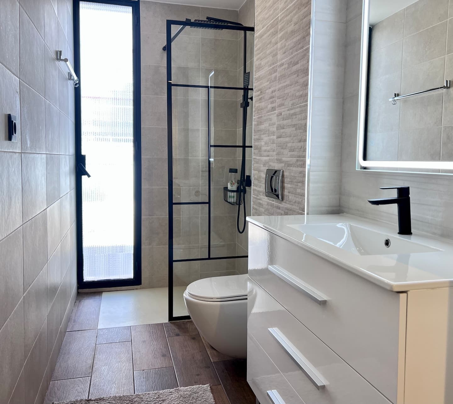 Bathroom 2: shower