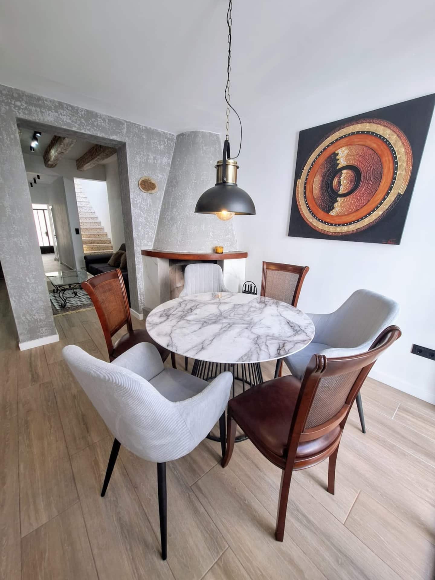 Dining area: table for five