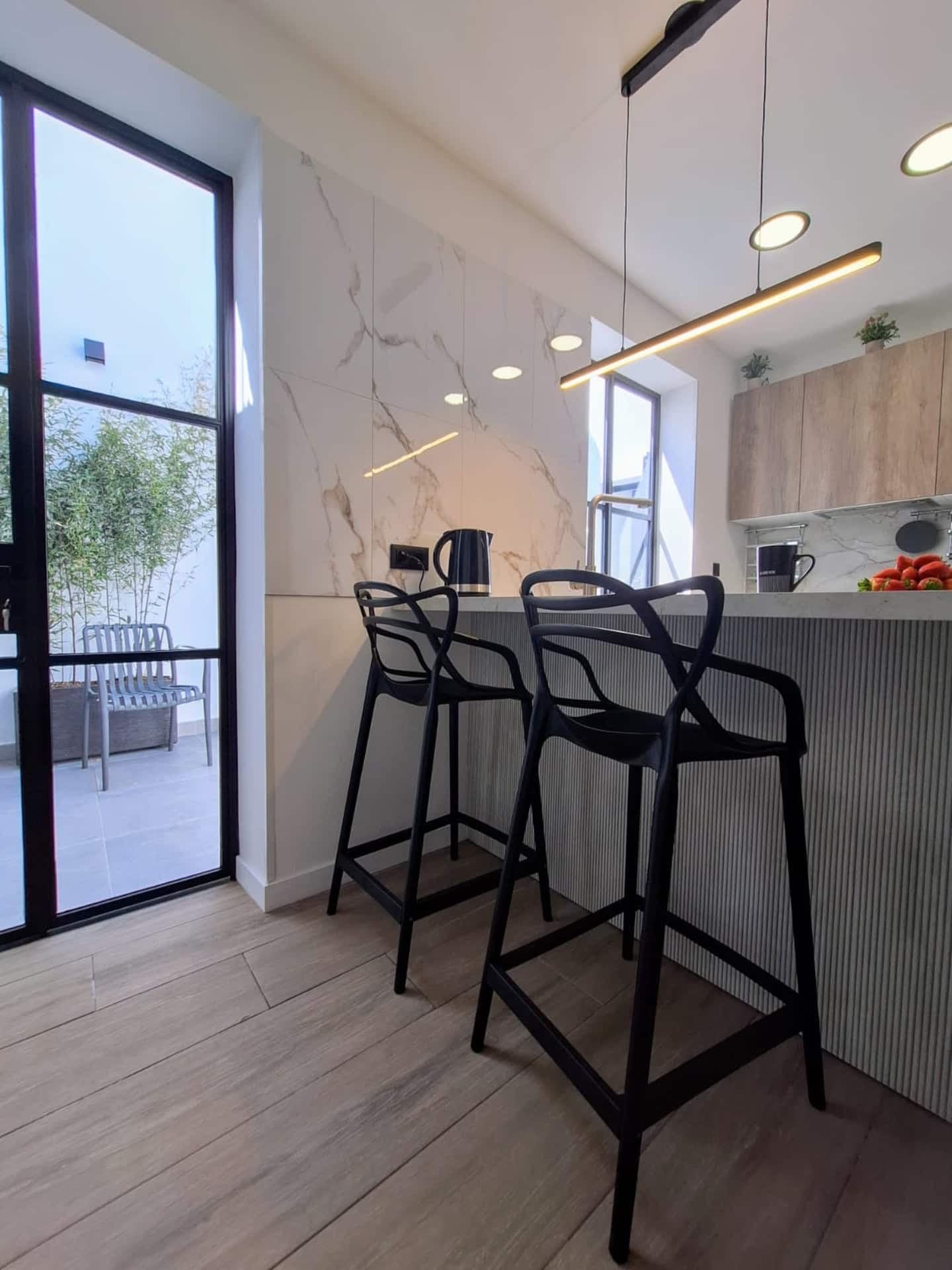 Kitchen: island with bar stools