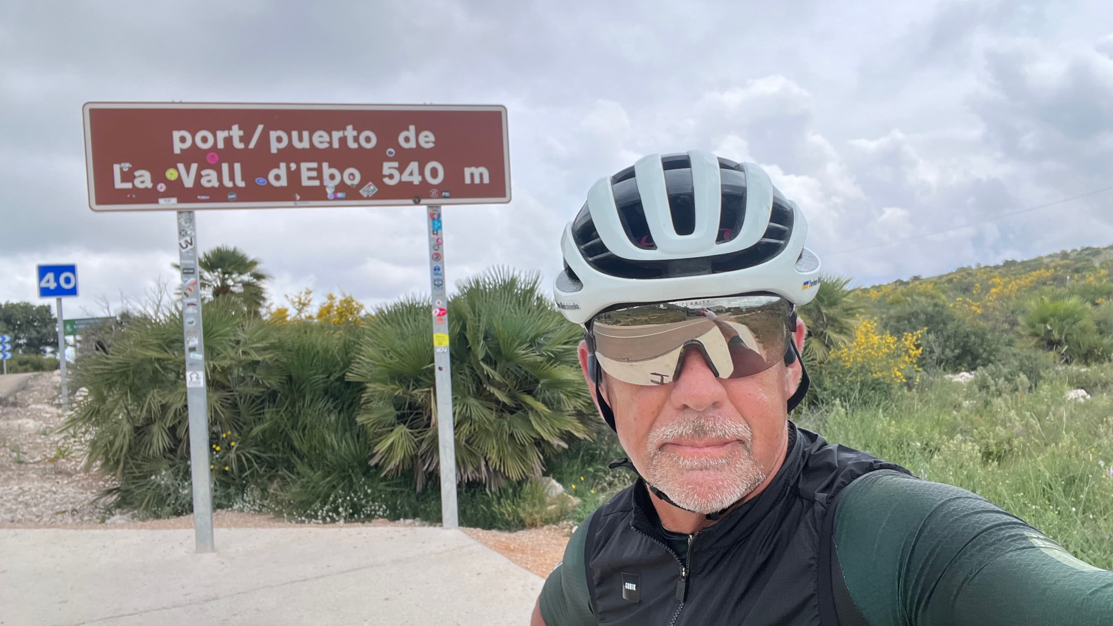 Rider at the Vall d’Ebo climb sign